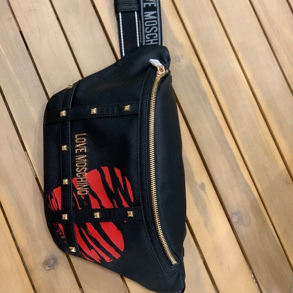 NWT, Moschino bag. Very trendy, can wear with everything. - Picture 2 of 6